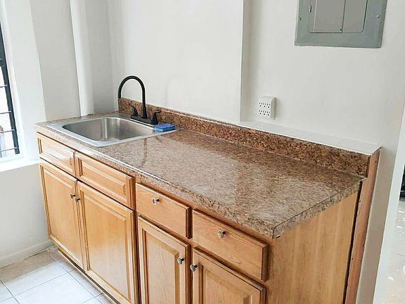 4th image of 1402 Clay Ave APT 4B