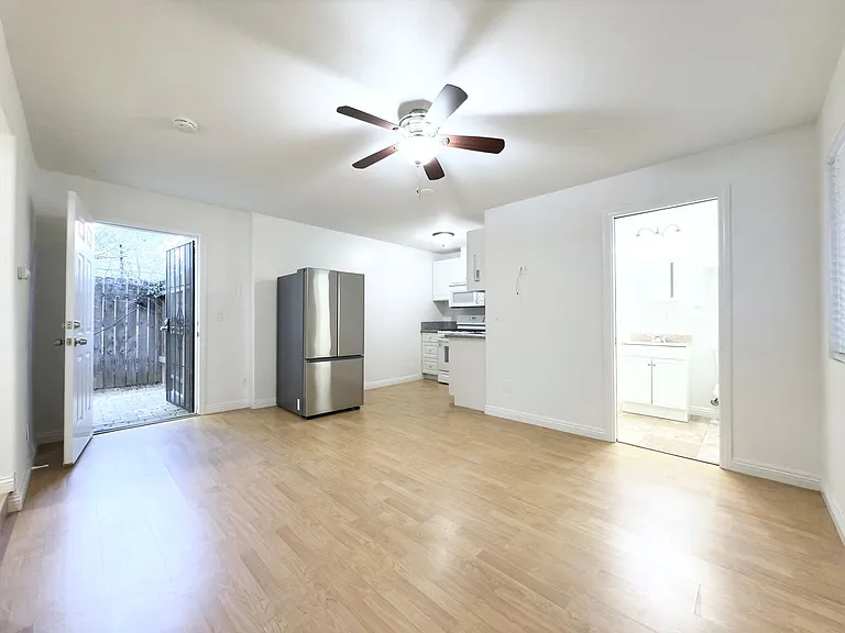 2561 Gregory Dr #C — Photo 2