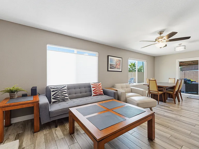 932 W Julie Dr — Photo 23