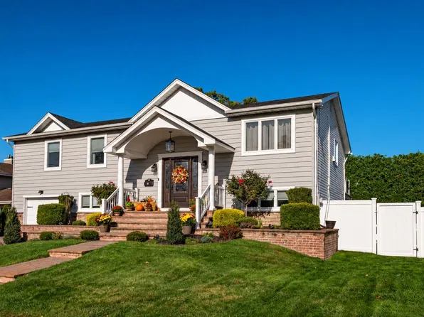 53 Cutter Place, West Babylon, NY 11704