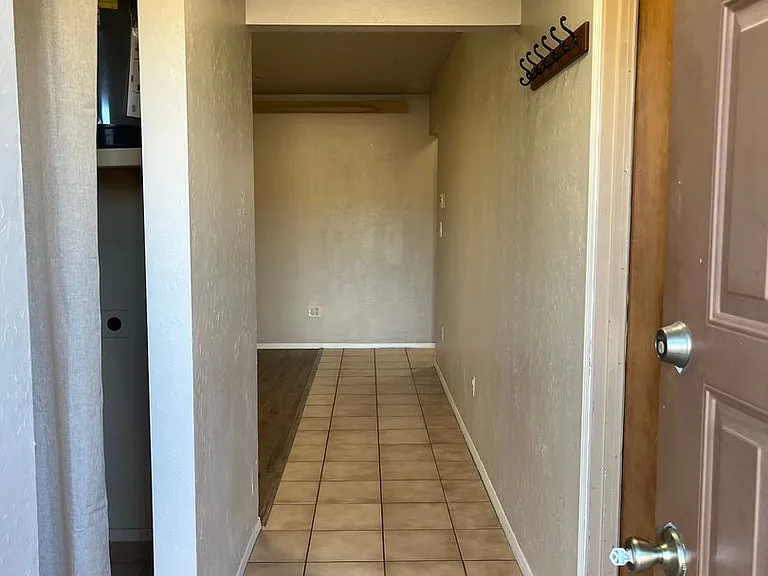 3028 N Corrine Dr — Photo 2