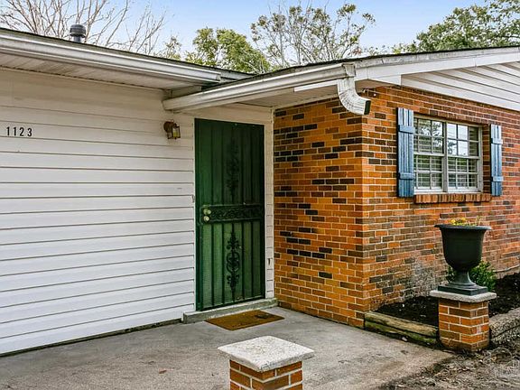 5th image of 1123 Webster Dr