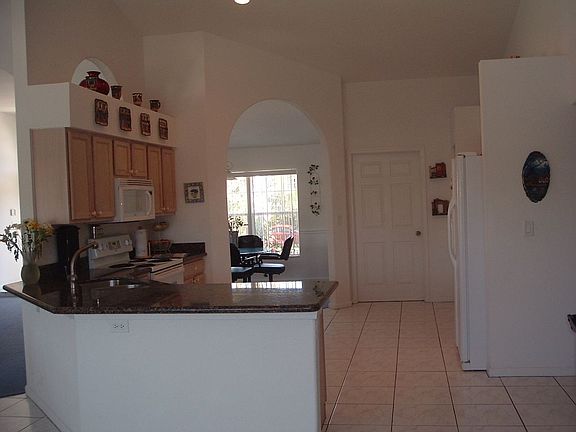 KITCHEN/GRANITE COUNTERS 