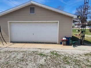 1003 W 4th St, Bicknell, IN 47512