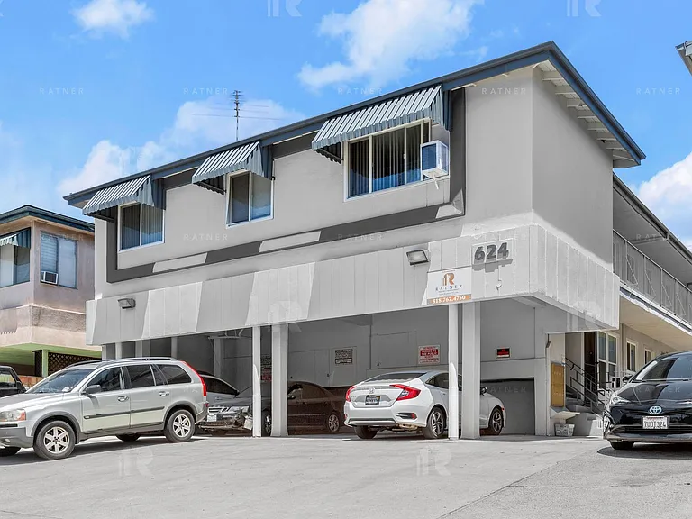 (Ar/Eu/Yo:B) 624 N. Hayworth Avenue — Photo 1