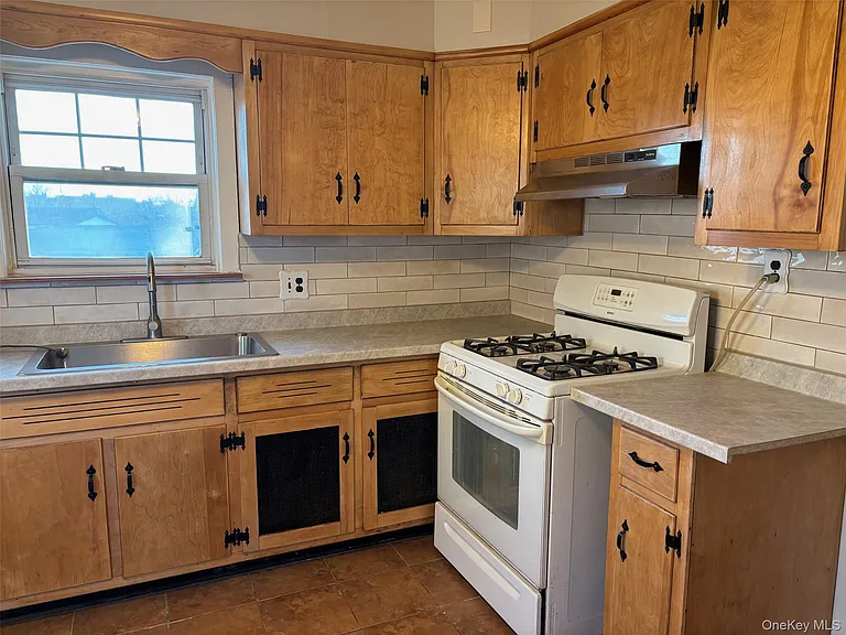 82 Putnam Ave — Photo 7