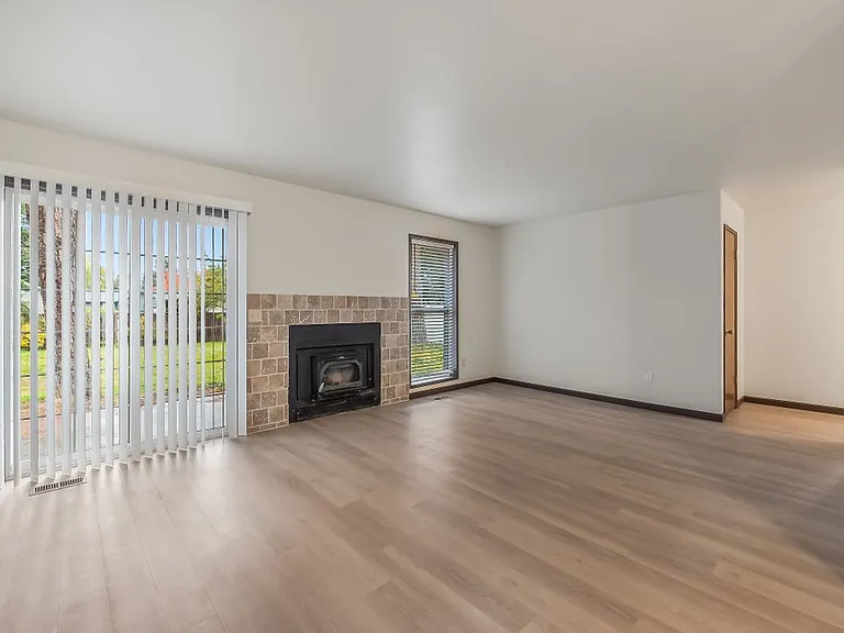 730 E Gregory Ln — Photo 9