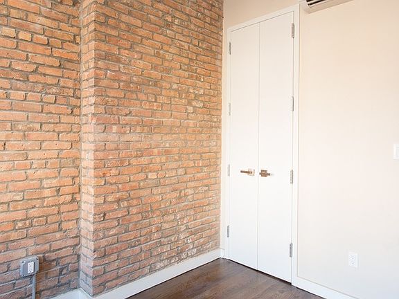 4th image of 892 Jefferson Ave APT 1R