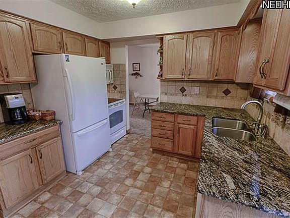 5th image of 432 Riverdale Dr