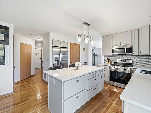 3rd image of 390 Deering Ln