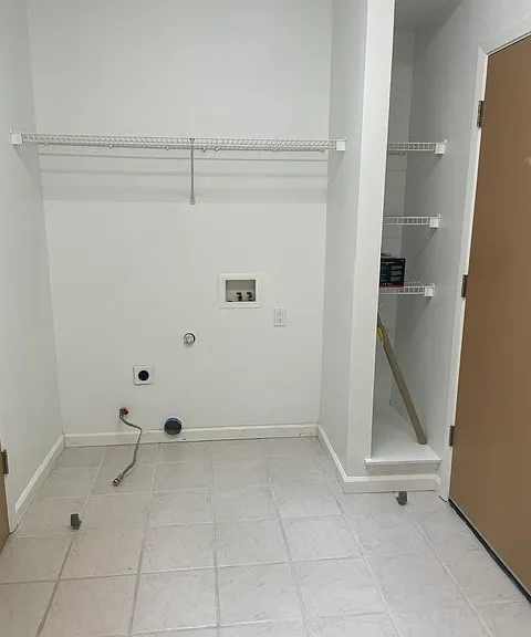 2709 Hallmark Ln — Photo 4