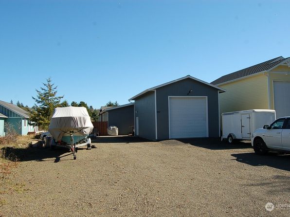 642 Weatherwax Loop NE, Ocean Shores, WA 98569