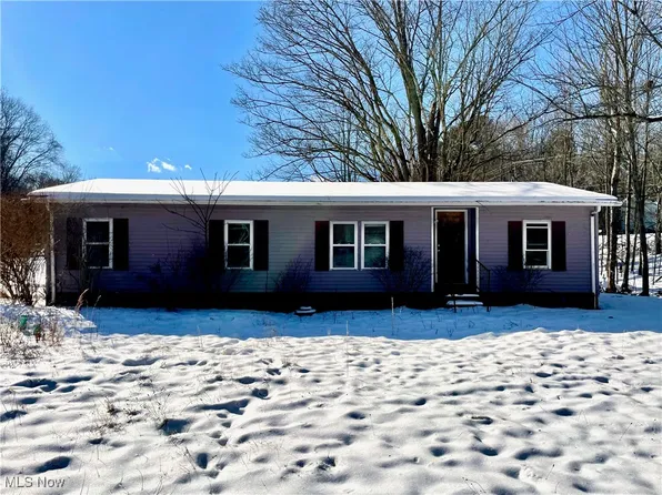 72 Crosswinds Dr, Chester, WV 26034