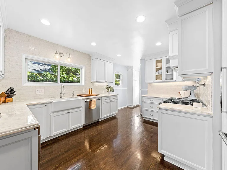 6160 San Vicente Blvd — Photo 6