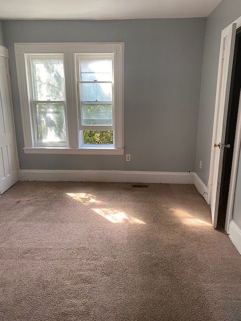1st image of 660 Bedford St