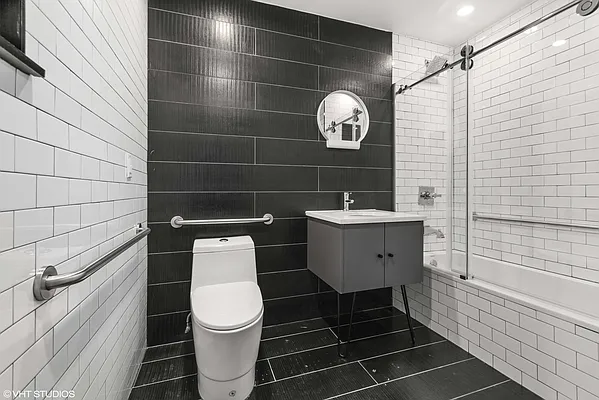 Rented by Venn NY Inc | media 25