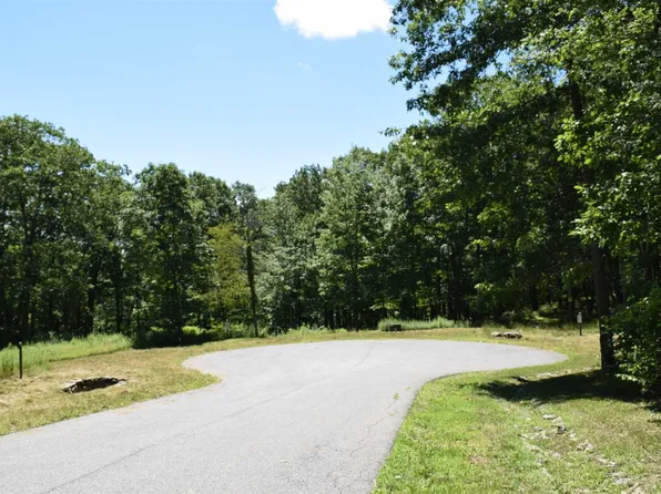 Debby Ln, Pawling, NY 12564