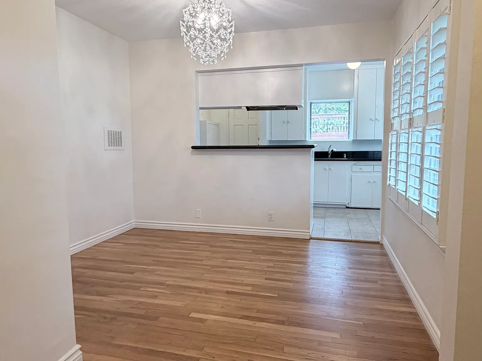2 bed, 950 sqft, $4,000 — Photo 3