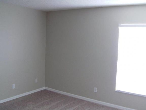 2nd image of 3209 Amberley Park Cir