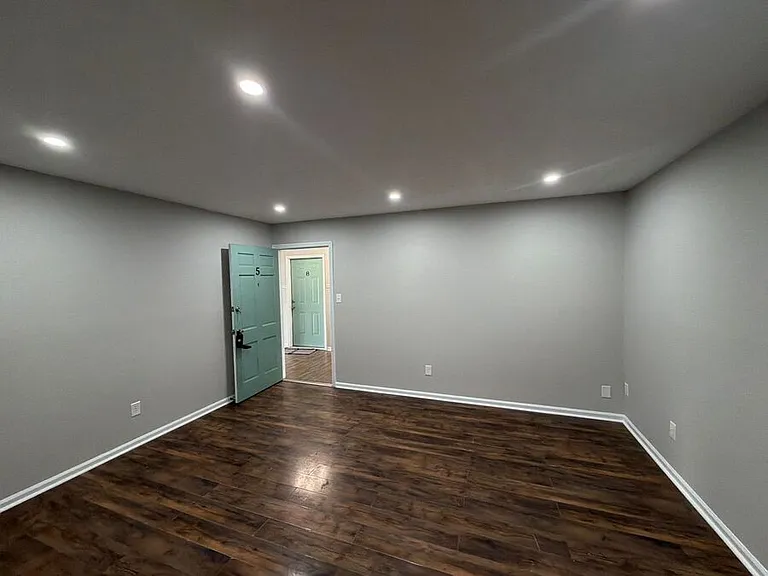 208 Lakeshore Dr #5 — Photo 1