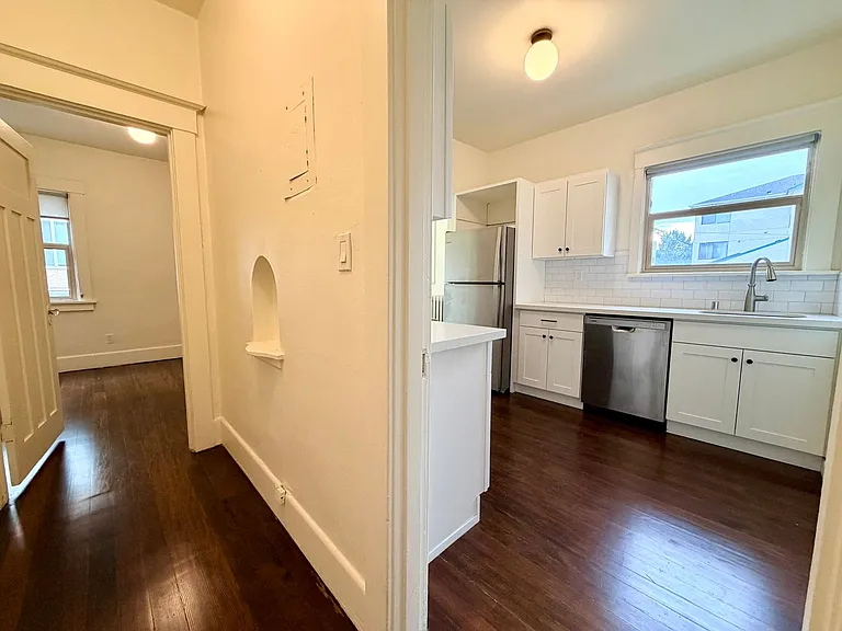 5234 University Way NE — Photo 11