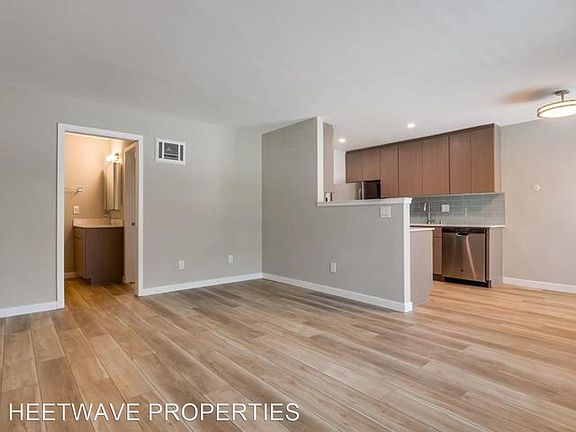 4th image of 4044 32nd St APT 5