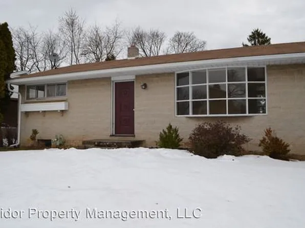1191 Fairlane Dr, York, PA 17404