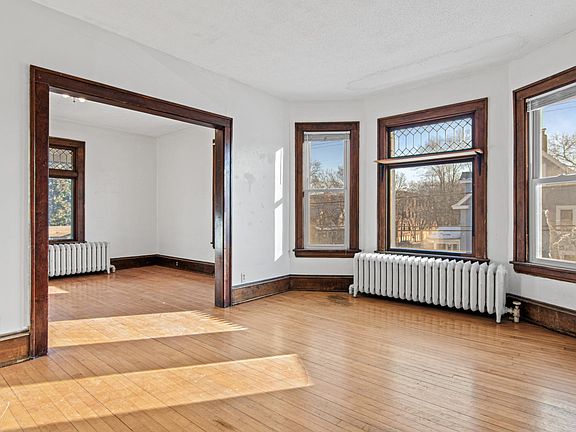 3rd image of 3048 13th Ave S