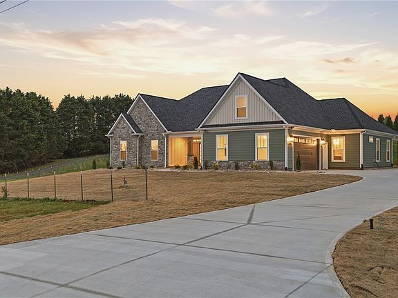 4th image of 736 Stewart Gin Rd