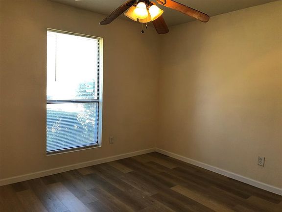 4th image of 2335 Woodglen Dr