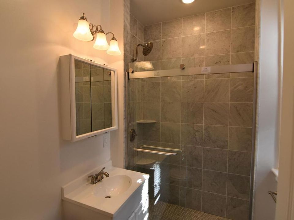 2nd image of 379 Commonwealth Ave #B1