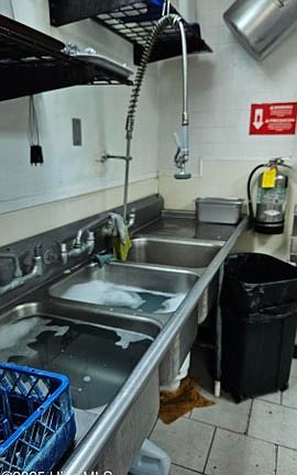 4th image of 907 Arendell St #1