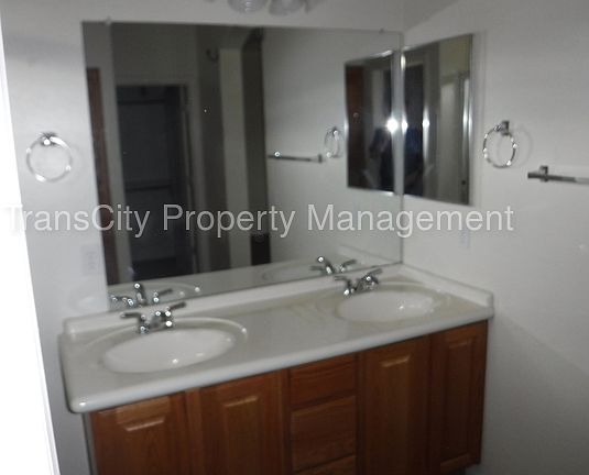 5th image of 5229 E Carmel Ave