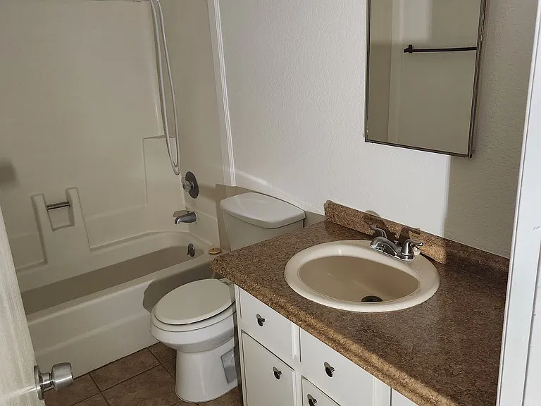 Desert Sun Apartments — Photo 42
