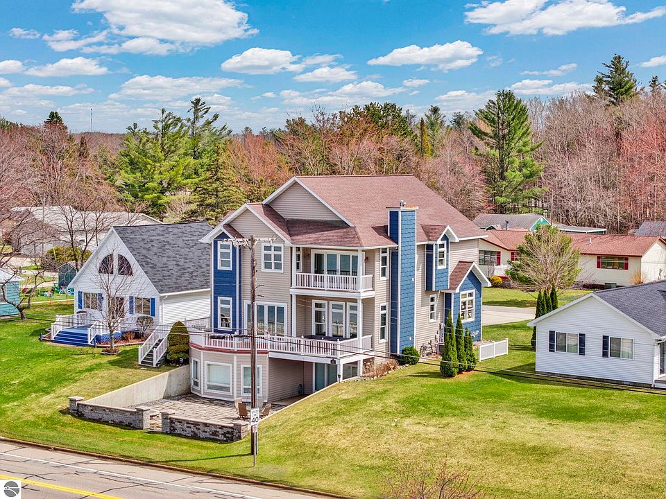 1st image of 2121 Sunnyside Dr