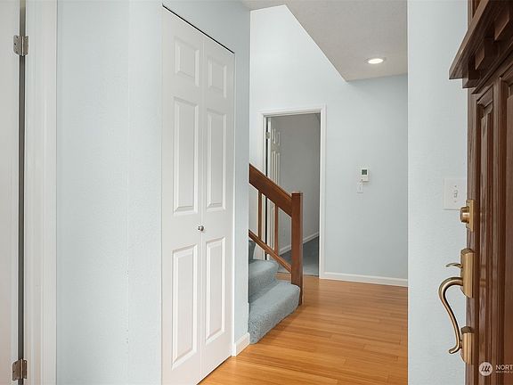 3rd image of 2711 174th Avenue NE