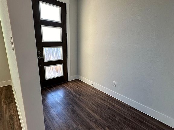 3rd image of 1017 Carnation Dr