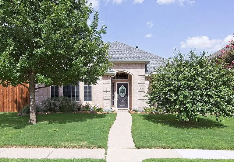 9220 Norman Dr — Photo 1