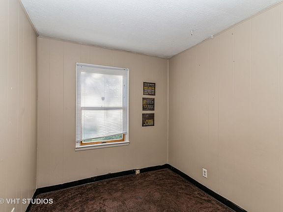 5th image of 21637 Merrill Ave