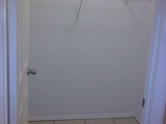 4th image of 512 SW Bacon Ter