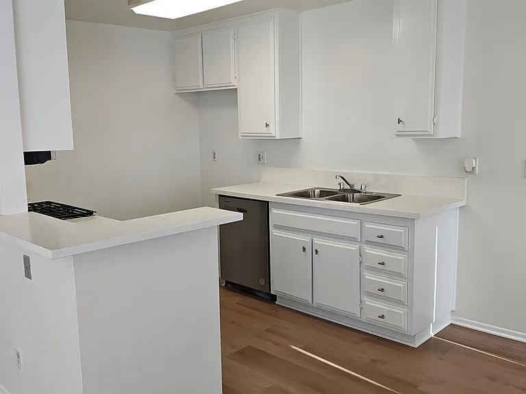 Villa Monaco Apartments — Photo 13