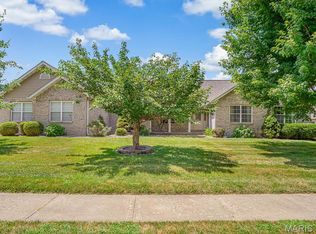 22 Foxmoor Dr, Maryville, IL