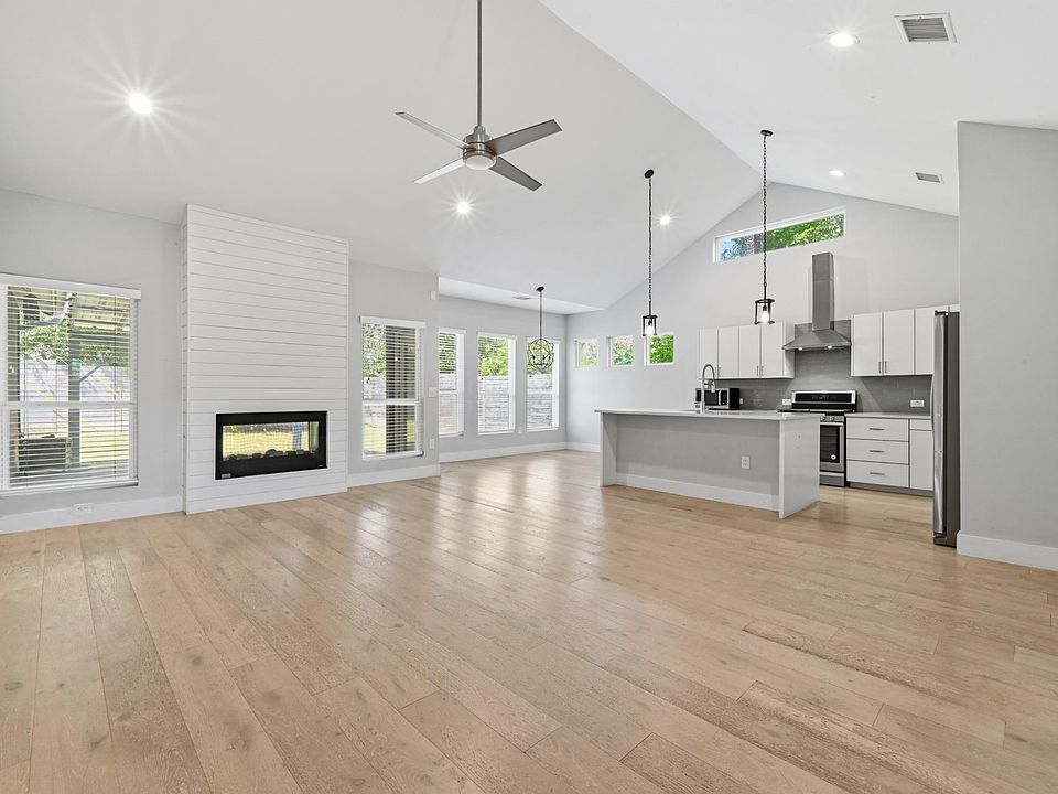 1st image of 4207 Alexandria Dr