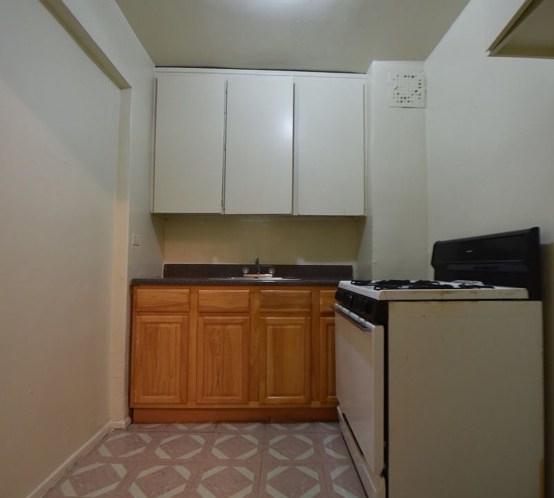 2nd image of 2815 Beverley Rd #5B