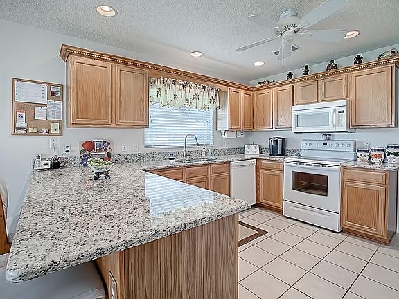 5th image of 1103 Chaparral Dr