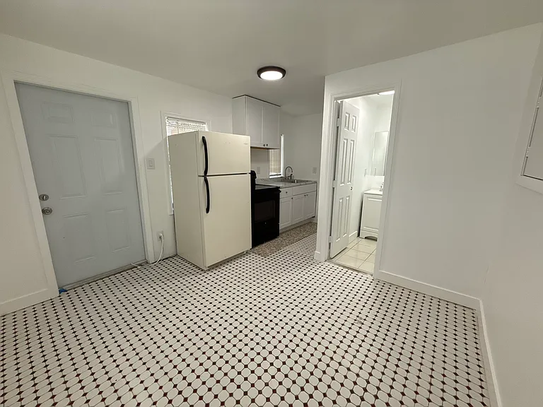 3705 SW 13th Ct #1 — Photo 2