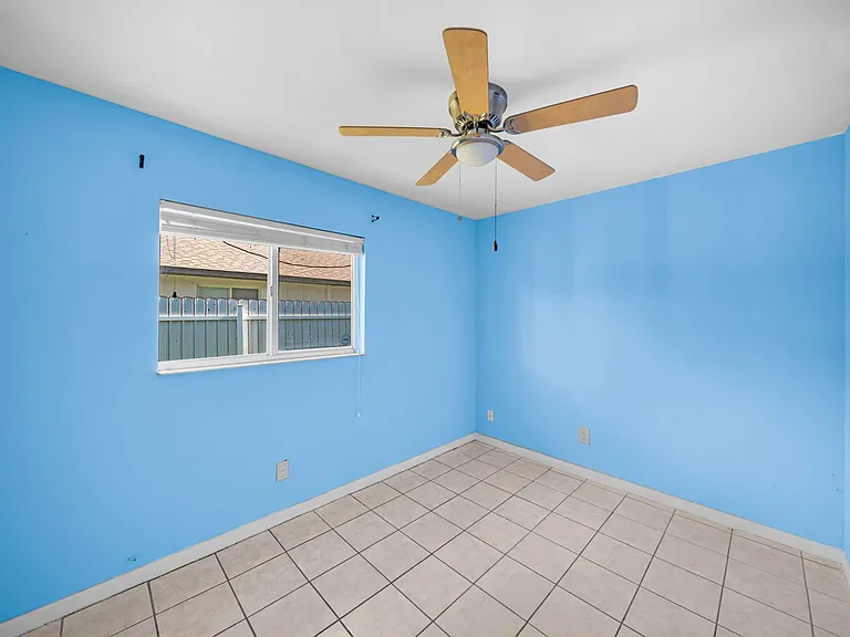517 SE 23rd Pl — Photo 9