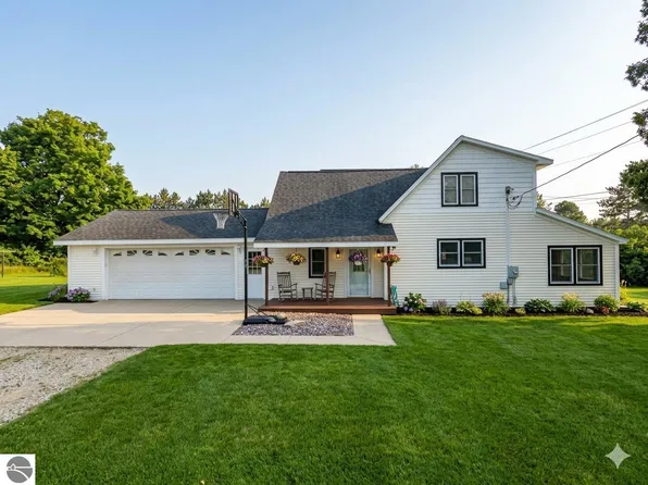20682 Honor Hwy, Interlochen, MI 49643