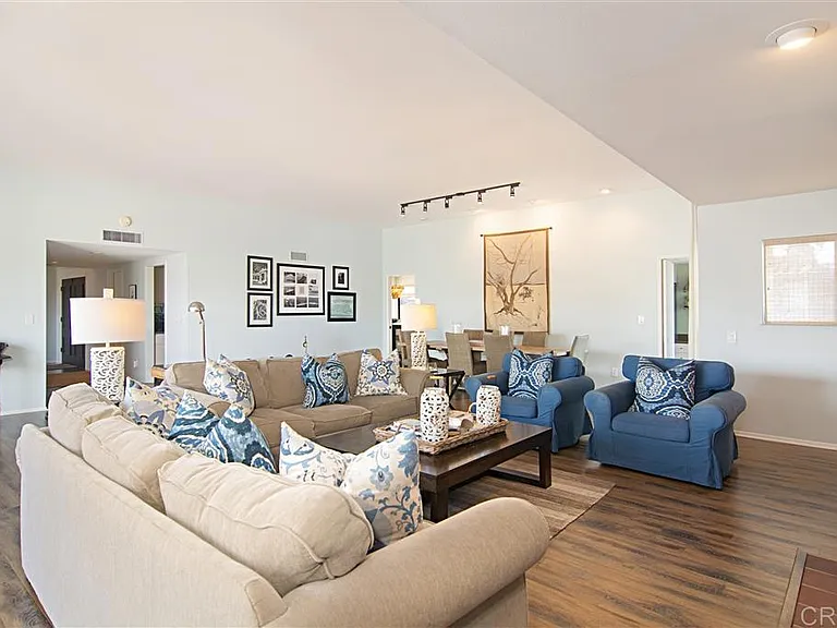 911 E Ave #301 — Photo 5