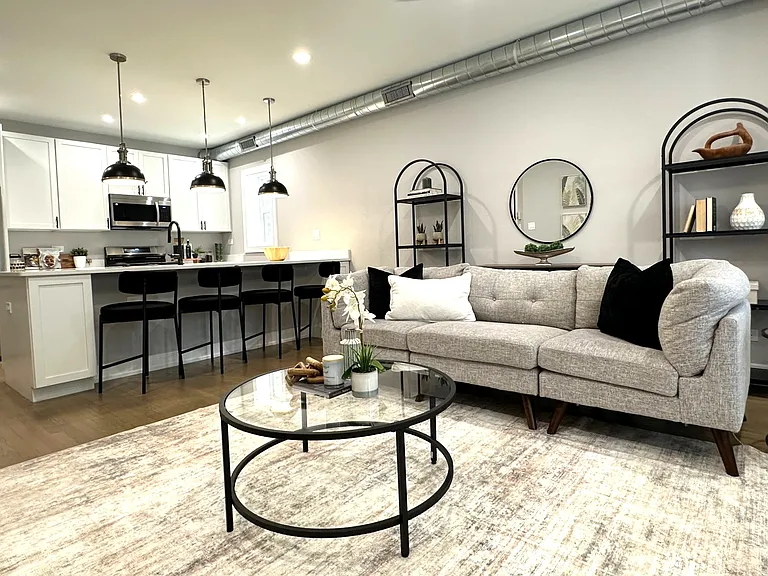 2639 W Carmen Ave #3E — Photo 6